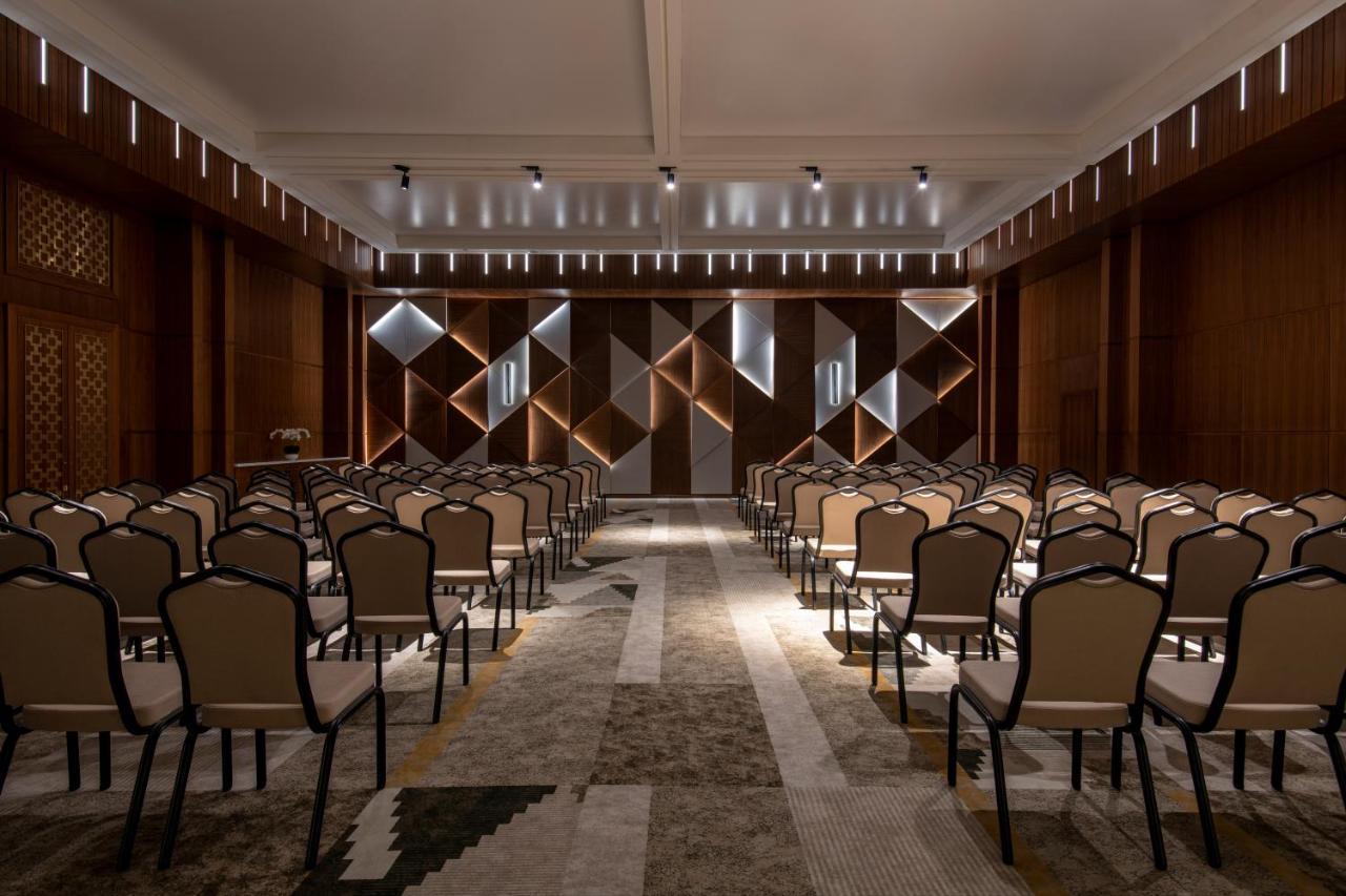 Swissotel Living Jeddah Exterior photo The interior of the main conference hall